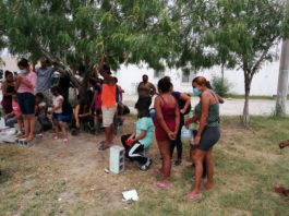 Desalojan a 140 migrantes de la Iglesia Viento Recio