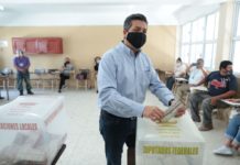 Gobernador Francisco Cabeza de Vaca espera que la jornada electoral se lleve en paz