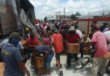 Esperan 3 horas para hacer rapiña de cerveza en la Cantinflas