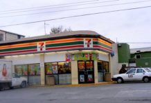 Rateros asaltan a empleados de tienda comercial y huyen con el dinero