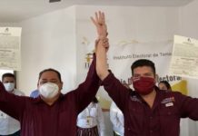 Tras espera de 8 horas recibe Beto Granados Constancia de Mayoría de votos.