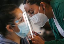 Sin fecha para segunda dosis dela vacuna contra para los de 40-49 años