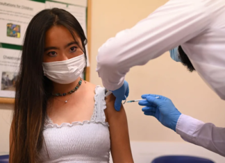 Las vacunas Pfizer y Moderna relacionadas con inflamación del corazón en casos raros