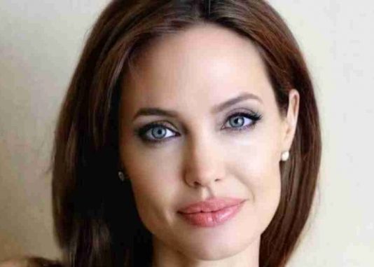 Angelina Jolie detalla cómo su hija Zahara enfrentó “racismo médico”