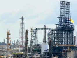 Trabajadores de la planta Coque, respaldan labor de Esdras Romero