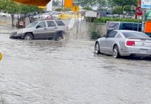 Lluvias desquicia vialidades y deja varadas unidades