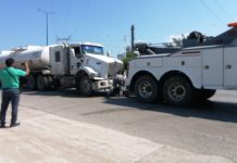 Choque de pipa con 30 mil litros de combustible activa emergencia