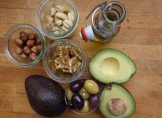 Comer menos grasas saturadas puede reducir, aunque ligeramente, el riesgo de infartos