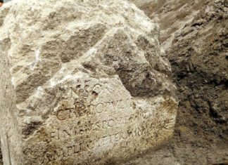 Descubren en Roma una “rara” piedra que hace 2.000 años delimitaba el perímetro sagrado, militar y político de la ciudad