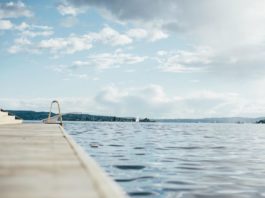 Inauguran en Dubái la piscina más profunda del mundo para bucear