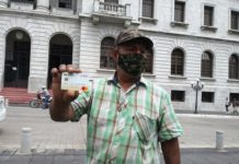 Don Francisco se siente engañado por servidores de la Nación