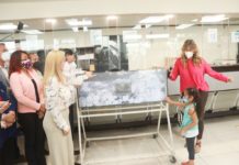 Premian a contribuyente cumplido con auto del año