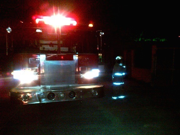 Bomberos acuden a conato de incendio en vivienda