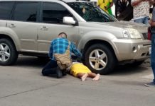 Elementos de la FGJE atropellan a persona de la tercera edad.