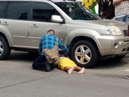 Elementos de la FGJE atropellan a persona de la tercera edad.