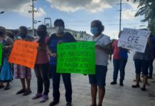 Vecinos protestan contra CFE cansados de los apagones
