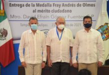 Entregan Cabeza de Vaca y Chucho Nader Medalla Fray Andrés de Olmos al Maestro David Gómez Fuentes