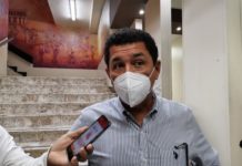 Comprará Mario López 4 retroexcavadoras para limpiar los drenes