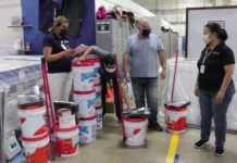 Apoyan empresas con electrodomésticos a obreros del Sjoiim