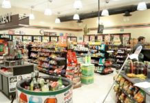 Solitario ratero asalta tienda comercial y huye con el dinero