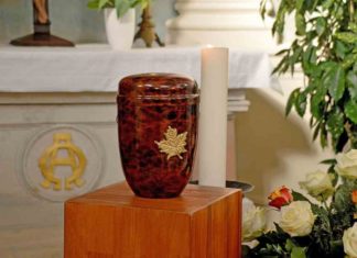 Joven envía cenizas de su padre por paquetería… las robaron de la puerta de casa