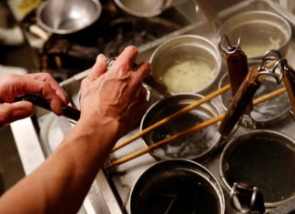 Una pequeña empresa japonesa de transporte crea un biocombustible hecho a base de restos de sopa ‘ramen’ y aceite de cocina usado