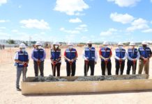 Colocan Maki Ortiz y directivos de Kimball Electronics primera piedra de la Planta II