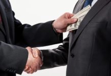 No paran las denuncias contra funcionarios