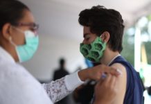 Por llegar tarde 400 jóvenes se quedan sin vacunar en Victoria