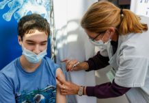 Anuncian vacunación de jóvenes contra el COVID-19 en Victoria