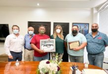 Entrega Liga Burocrática de Softbol Reconocimiento a Maki Ortiz