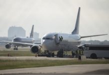 Visita Mayorkas Del Río y advierte que EU deportará a los haitianos