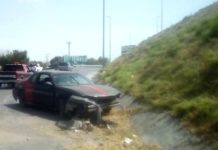 Accidente vial deja daños en concurrida carretera