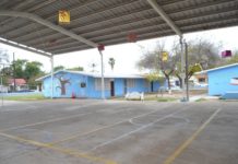 Personal de ‘Seguros Azteca’ visita escuelas dañadas por tromba de mayo