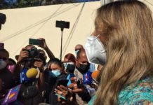 Busca Maki que migrantes desocupen la Plaza de la República