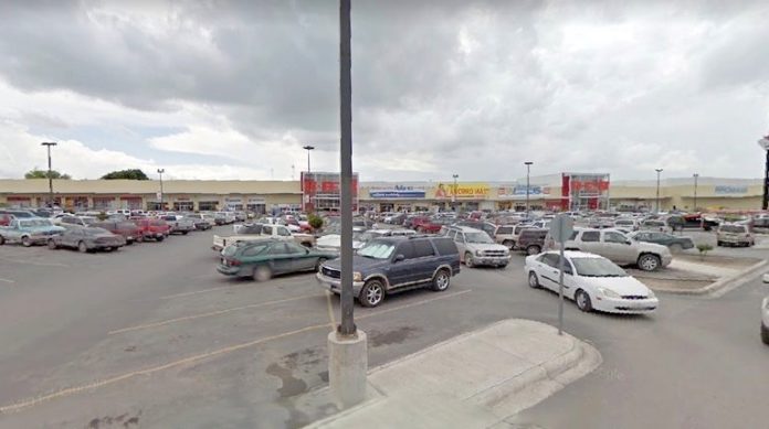 Va de compras y le roban su unidad