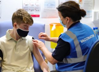 Qué países están vacunando a niños contra la covid-19 y por qué (y cuáles son los de América Latina)