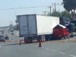 Accidente vial deja solo daños en concurrida carretera