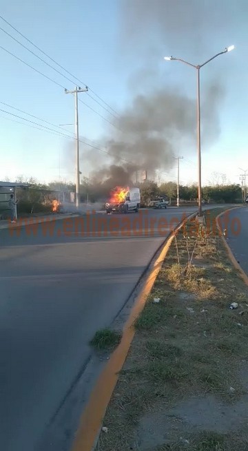 Arde unidad en concurrido sector popular
