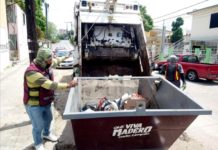 Ciudadanos tiran basura en plazas y avenidas