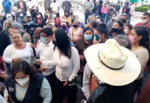 Golpes, empujones y huida de funcionarios durante protesta de colonos