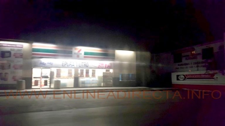 Rateros se hacen pasar como empleados de tienda para robarla