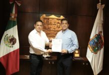 Entrega Gobernador Francisco García Cabeza de Vaca nuevo nombramiento en Secretaría de Salud.