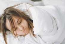 ¿Por qué el otoño nos hace dormir más? Te explicamos