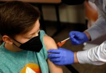 Padres alertas; por iniciar vacunación a adolescentes