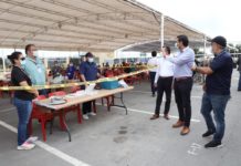 Visita Alcalde Carlos Peña Ortiz módulo de vacunación en planta maquiladora Corning
