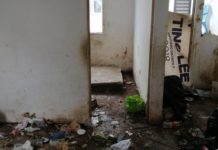 Familia convierte vivienda en basurero
