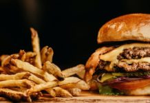 Los alimentos de populares cadenas de comida chatarra contienen unas sustancias químicas dañinas, según un estudio