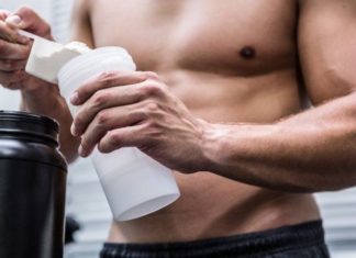 La peligrosa moda de ingerir polvos proteicos en seco antes de hacer ejercicio