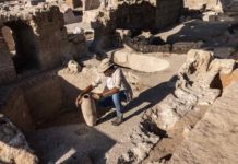 Descubren en Israel un gigantesco sitio de producción de vino de mil 500 años